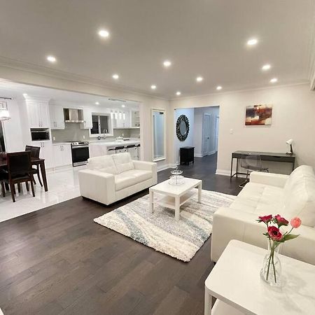 3-Bedroom Modern Luxury Apartment In The Heart Of City 多伦多 外观 照片