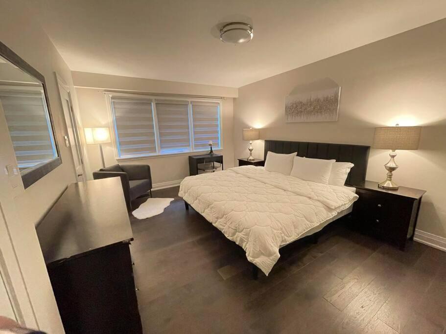 3-Bedroom Modern Luxury Apartment In The Heart Of City 多伦多 外观 照片