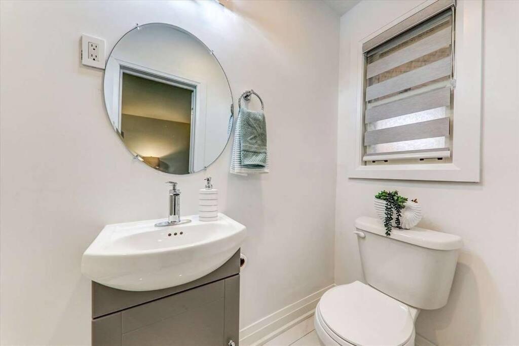 3-Bedroom Modern Luxury Apartment In The Heart Of City 多伦多 外观 照片