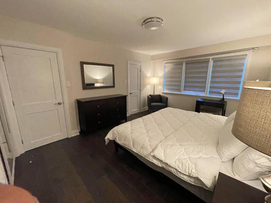 3-Bedroom Modern Luxury Apartment In The Heart Of City 多伦多 外观 照片