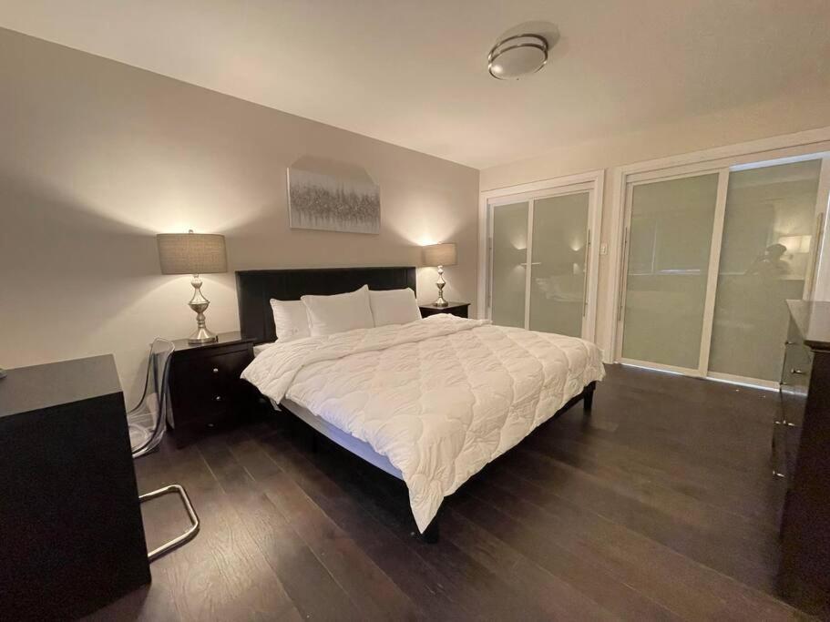 3-Bedroom Modern Luxury Apartment In The Heart Of City 多伦多 外观 照片