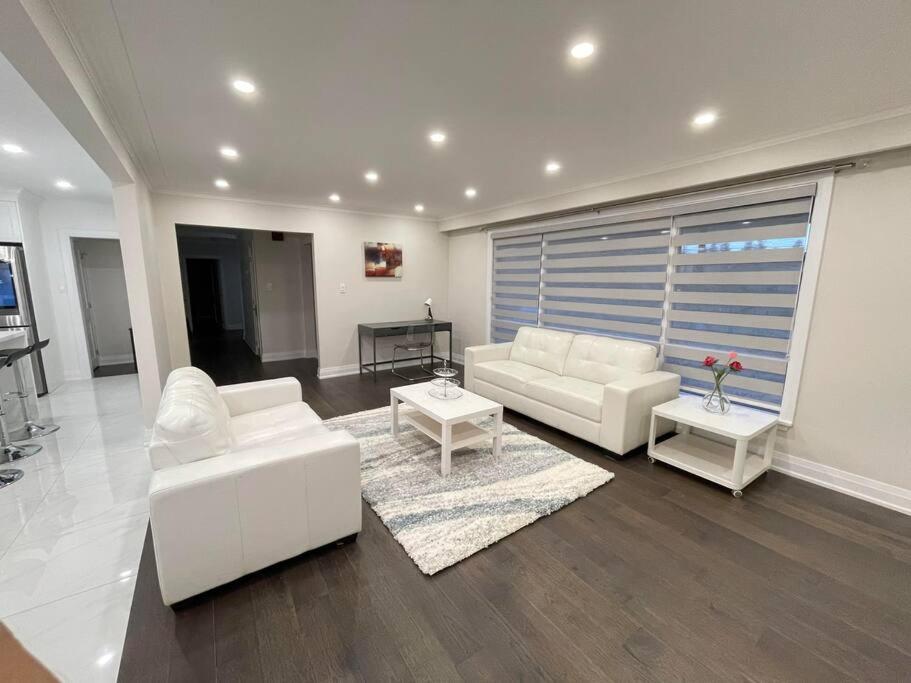3-Bedroom Modern Luxury Apartment In The Heart Of City 多伦多 外观 照片